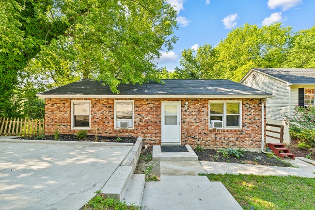 30 East E Street in Brunswick, MD - Foto de edificio - Building Photo