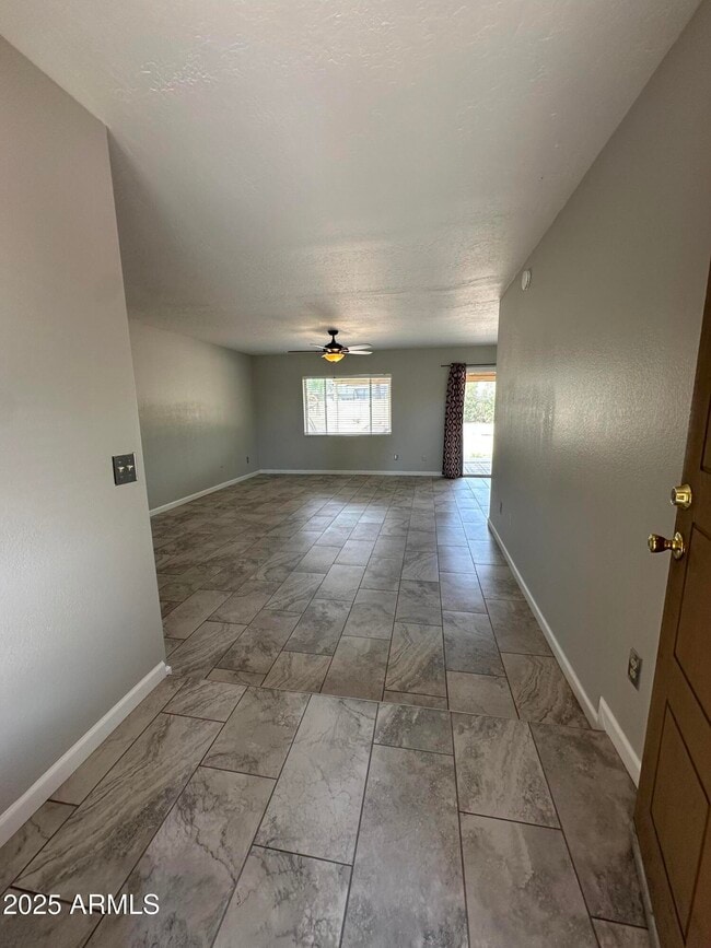 4012 E Nisbet Rd in Phoenix, AZ - Building Photo - Building Photo