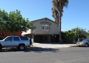 3684 42nd St in San Diego, CA - Foto de edificio - Building Photo