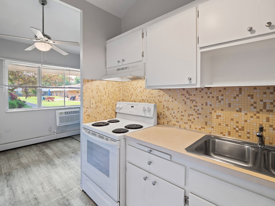 Cody Park Apartments in Willowick, OH - Foto de edificio