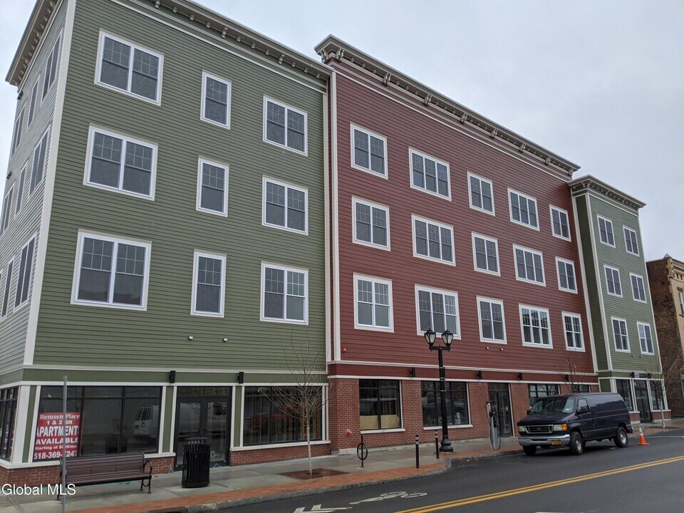 12 White St in Cohoes, NY - Building Photo
