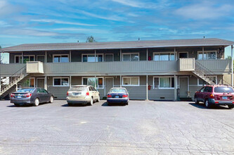 324 Sunset St in Sutherlin, OR - Foto de edificio - Building Photo