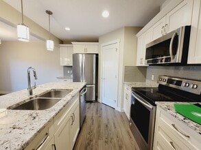 1724-1167 167 St SW in Edmonton, AB - Building Photo - Building Photo