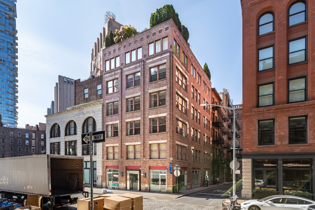 5 Harrison St in New York, NY - Building Photo