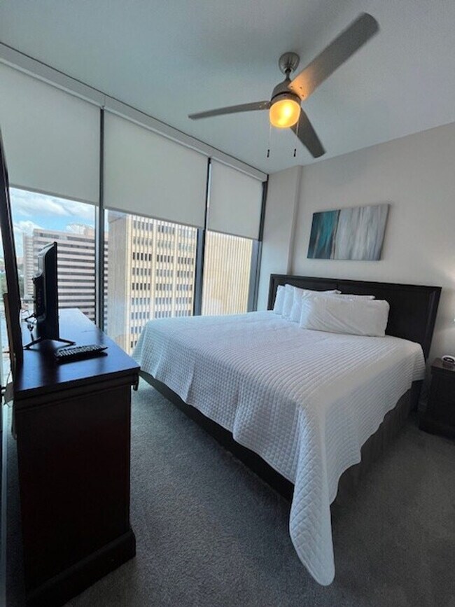 3380 Peachtree Rd NE in Atlanta, GA - Building Photo - Building Photo