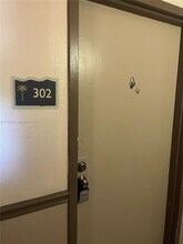 1805 Sans Souci Blvd in North Miami, FL - Foto de edificio - Building Photo