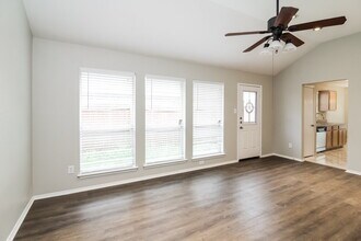 13911 Creek Crossing Dr in Dallas, TX - Building Photo - Building Photo