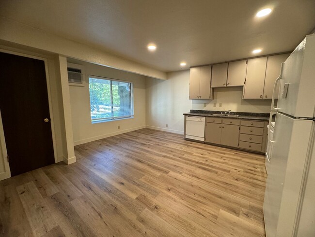 318 W 7th Street in Chico, CA - Building Photo - Interior Photo