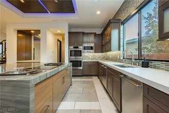 94 Glade Hollow Dr in Las Vegas, NV - Building Photo - Building Photo