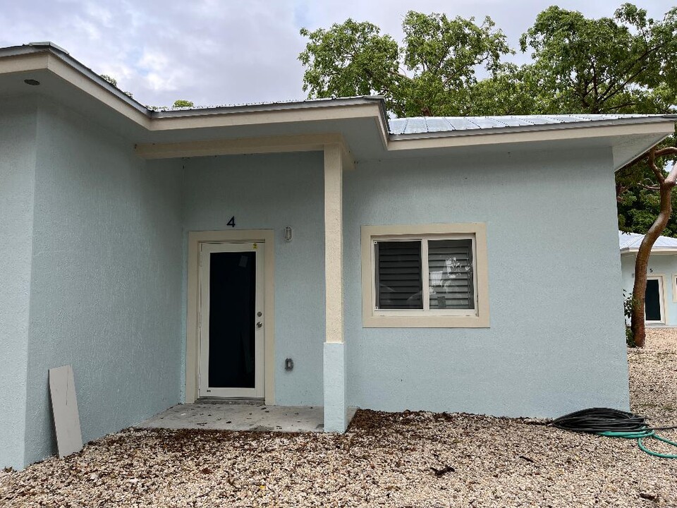 96 Orange Ln in Islamorada, FL - Foto de edificio