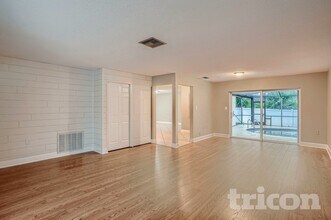 215 Hillcrest Dr in Safety Harbor, FL - Foto de edificio - Building Photo