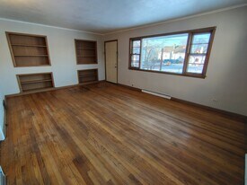 2710 N Rockton Ave in Rockford, IL - Building Photo