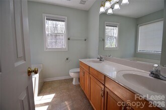 614 Meadowbrook Dr in Matthews, NC - Foto de edificio - Building Photo