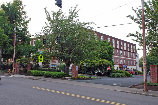 Kenilworth Park Plaza in Portland, OR - Foto de edificio - Building Photo