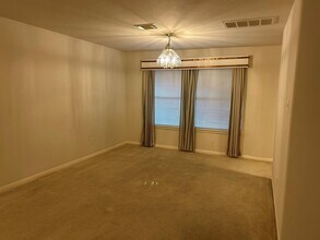 6421 Austinville Dr in Katy, TX - Foto de edificio - Building Photo