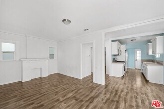 2738 Cloverdale Ave in Los Angeles, CA - Building Photo - Building Photo