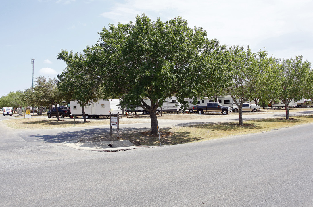 Countryside Mobile Home & RV Park in Hondo, TX - Building Photo