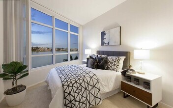 1 Lakeside Dr, Unit 520 in Oakland, CA - Building Photo - Building Photo