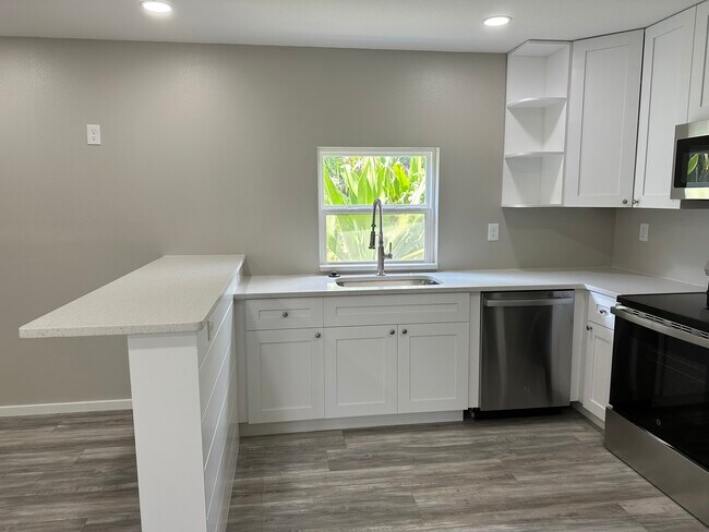 7020 Mango Ave S in St. Petersburg, FL - Building Photo - Building Photo