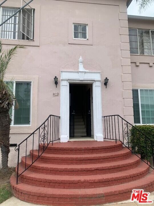 409 E Regent St in Inglewood, CA - Building Photo