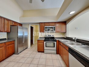 950 Woodsong Way in Clermont, FL - Foto de edificio - Building Photo
