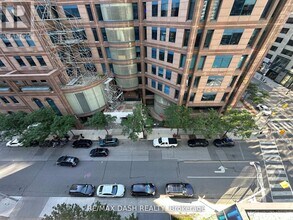 38 Grenville St in Toronto, ON - Building Photo - Building Photo