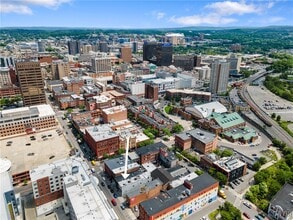 317 W Fayette St, Unit 2 in Syracuse, NY - Foto de edificio - Building Photo