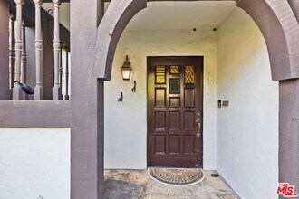 201 Tavistock Ave in Los Angeles, CA - Building Photo - Building Photo