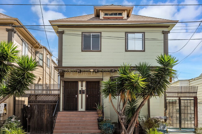 1212 13th Ave in Oakland, CA - Building Photo - Building Photo