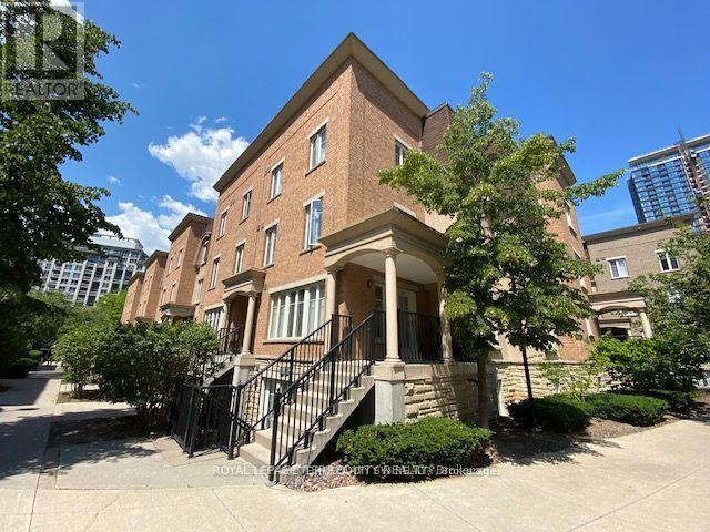 46 Western Battery Rd in Toronto, ON - Building Photo - Building Photo