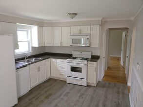 72 Westbrook Dr in Springfield, MA - Building Photo - Building Photo