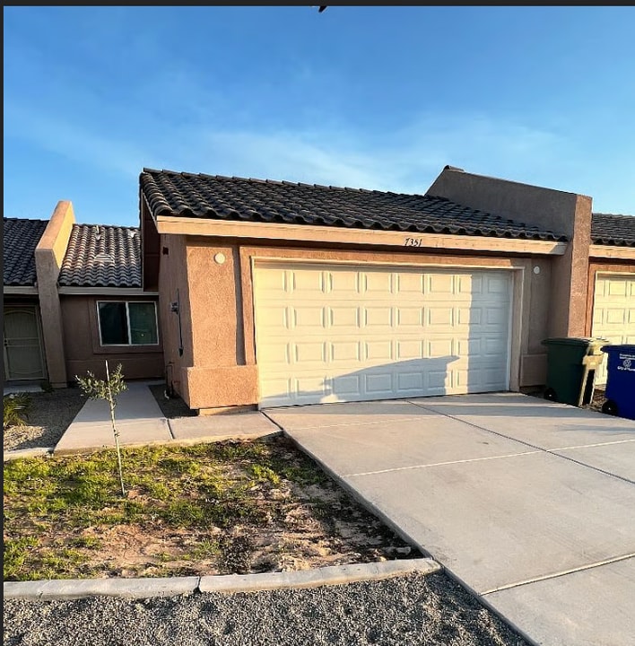 7351 E 37th Pl in Yuma, AZ - Building Photo