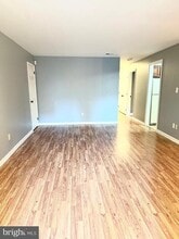 215 Wyndham Pl in Trenton, NJ - Building Photo - Building Photo
