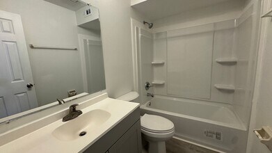 8342 Century Point Dr N in Jacksonville, FL - Foto de edificio - Building Photo