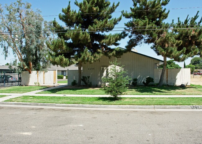 2606-2640 W Robinson Ave in Fresno, CA - Foto de edificio - Building Photo