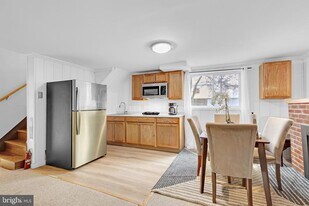 7109 Layton Dr in Springfield, VA - Building Photo