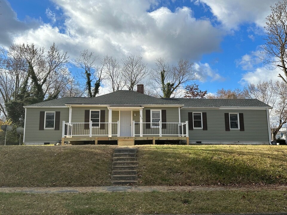 1617 Fairfield Ave in Kingsport, TN - Building Photo