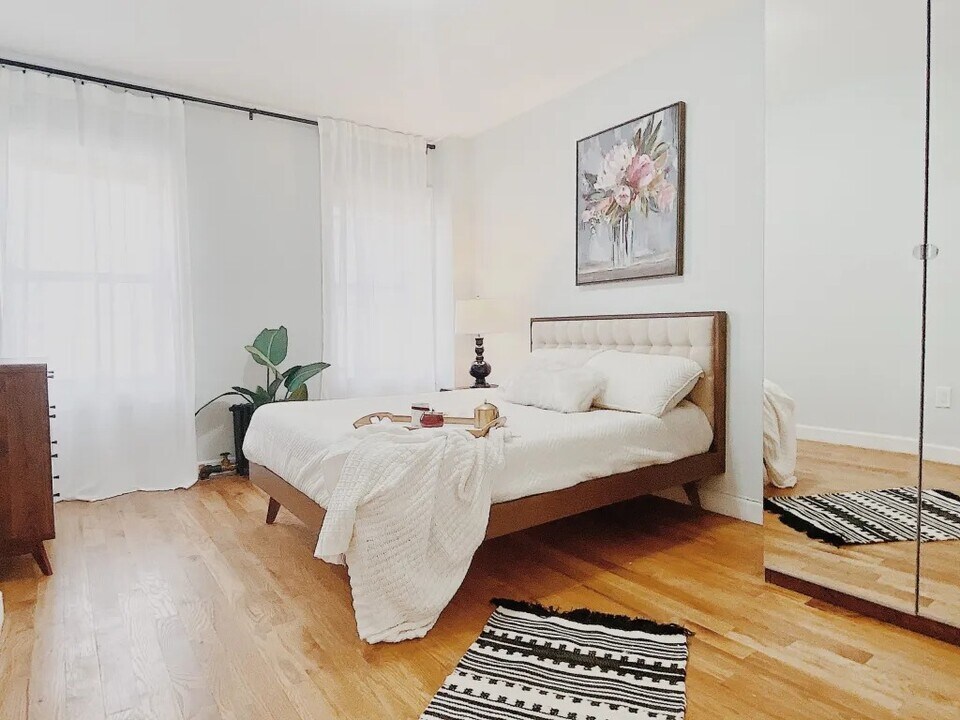 Furnished room/NOT APARTMENT in Brooklyn, NY - Building Photo