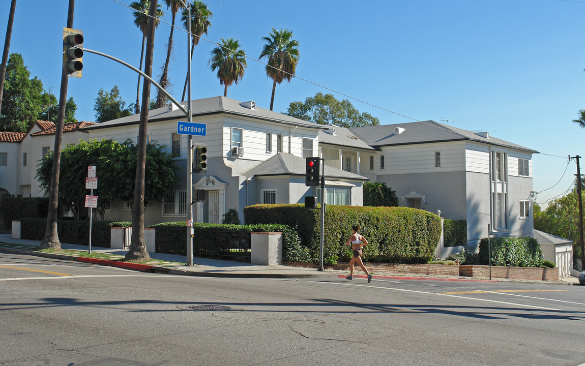 7470 Hollywood Blvd in Los Angeles, CA - Building Photo