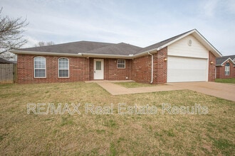 1902 SW Fremont Rd in Bentonville, AR - Building Photo - Building Photo