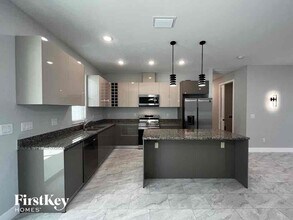 4391 Cuthbert Ave in North Port, FL - Building Photo - Building Photo