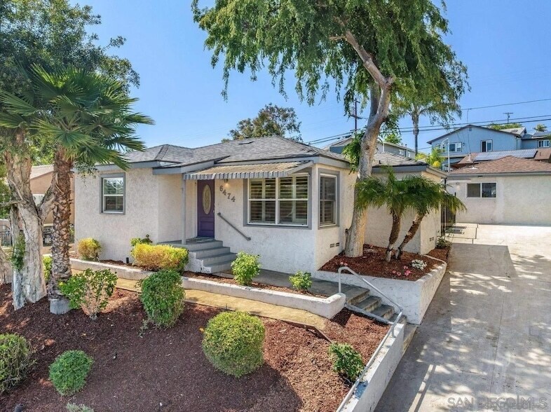 6474 University Ave in San Diego, CA - Building Photo