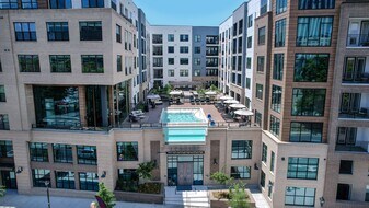 The Crown of Queen City in Charlotte, NC - Building Photo
