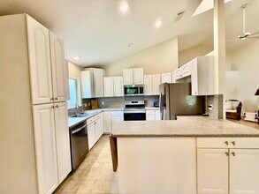 6008 SE Walkers Cay Ct in Stuart, FL - Building Photo - Building Photo