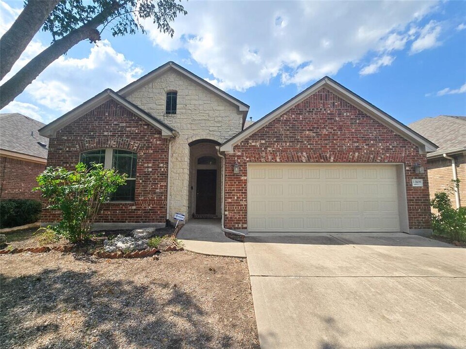 13108 Hymeadow Cir in Austin, TX - Building Photo