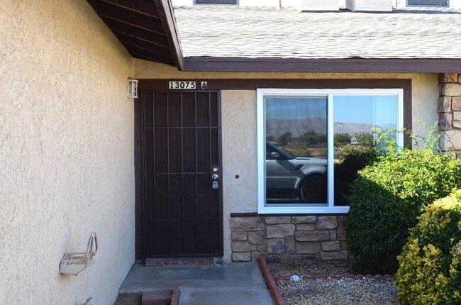 13075 Navajo Rd in Apple Valley, CA - Building Photo - Building Photo