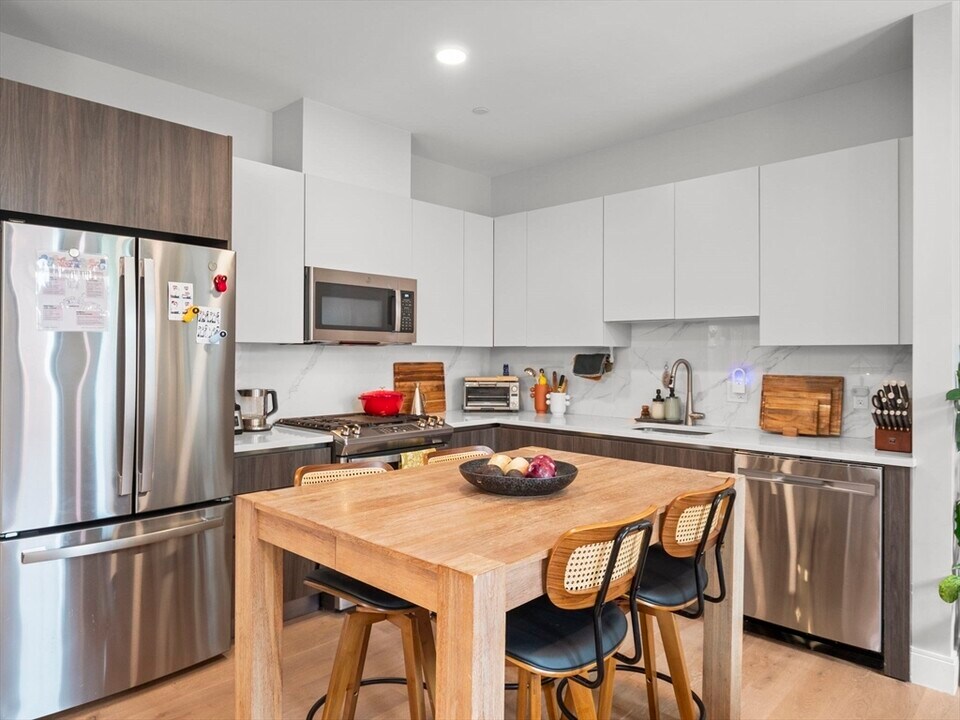 9 Central St in Somerville, MA - Building Photo