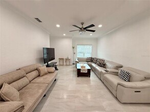 16303 Enclave Village Dr in Tampa, FL - Building Photo - Building Photo