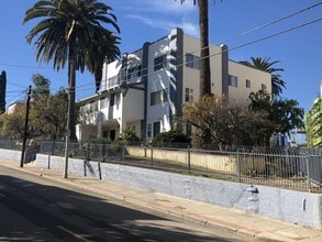 1039 N Bonnie Brae St in Los Angeles, CA - Foto de edificio - Building Photo