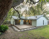 7006 Shumard Cir in Austin, TX - Foto de edificio - Building Photo